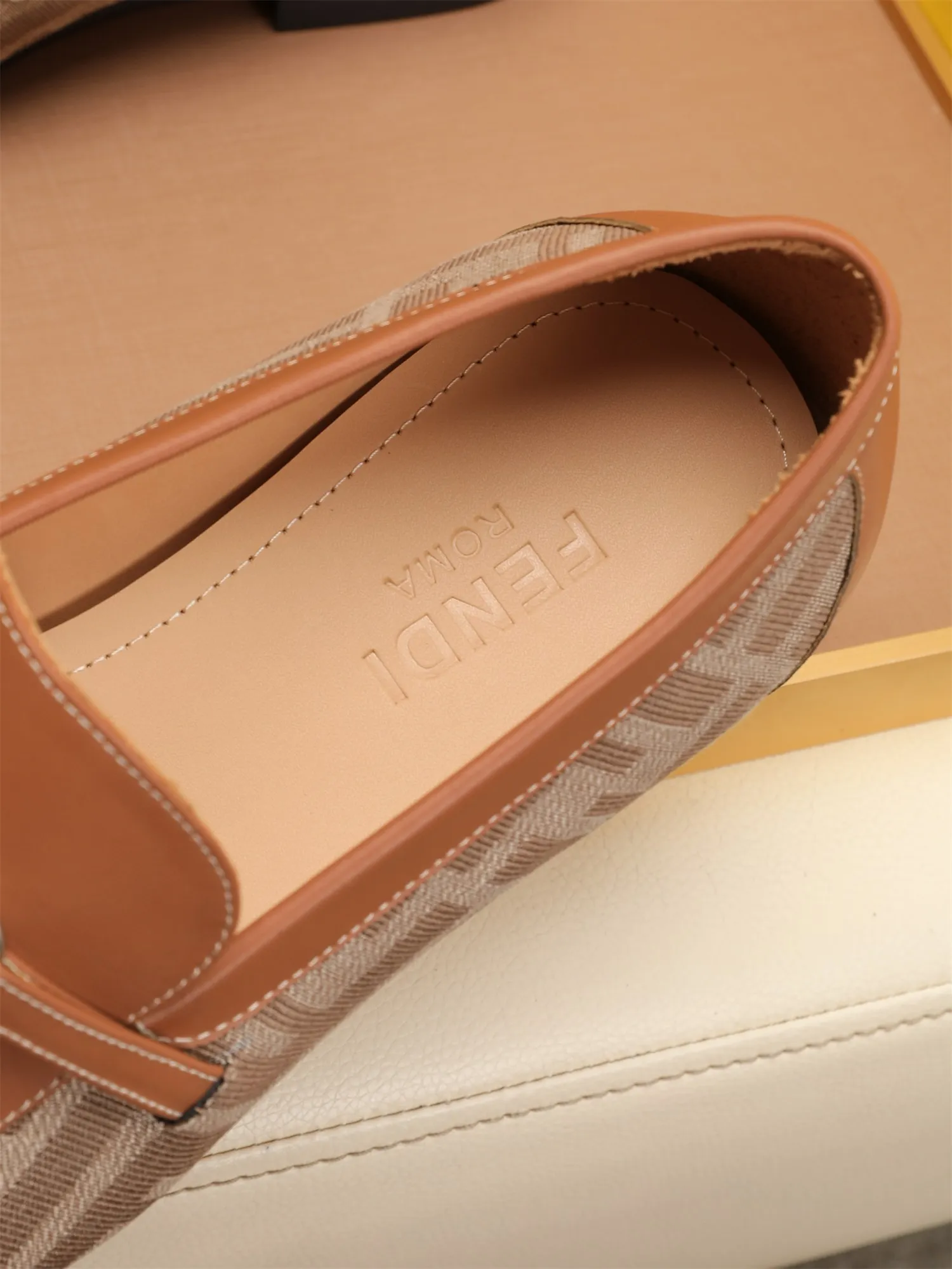 Men's shoes💰460 🕷🕷【FENDI】The latest men's formal leather shoes🇨🇳Classic series not to be missed💯The first layer is made of imported first-layer cowhide☘Original quality, the leather is smooth and delicate🎋Awesome version, perfect streamlined outline🍇Cowhide lining, size 38-44 (customized at 45.46)...